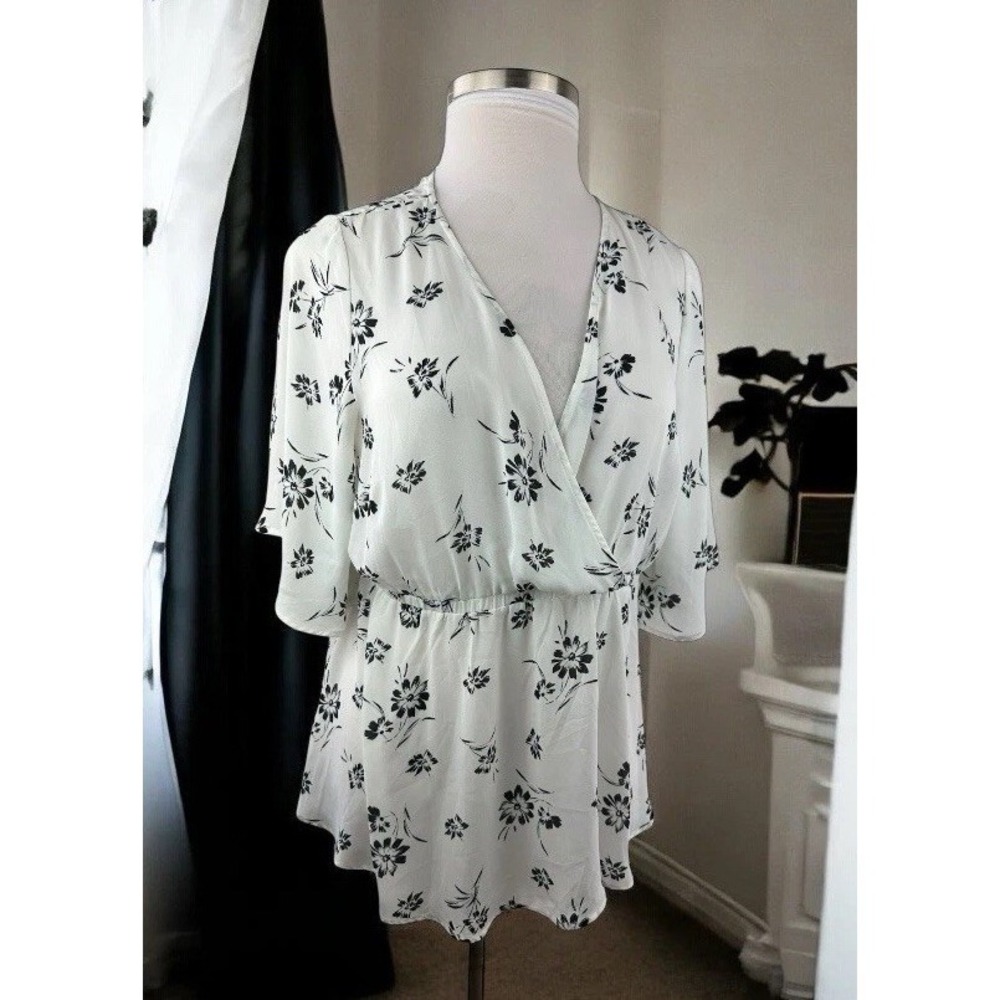 NWT Torrid Floral Georgette Flutter Sleeve Surplice Blouse Sheer Plus Size 1X - Picture 14 of 14